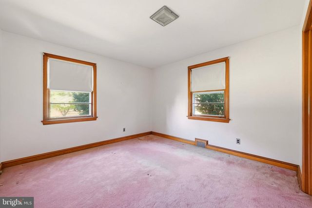51 QUAKER RD, Mickleton, NJ 08056