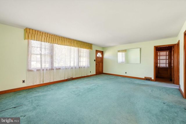 51 QUAKER RD, Mickleton, NJ 08056