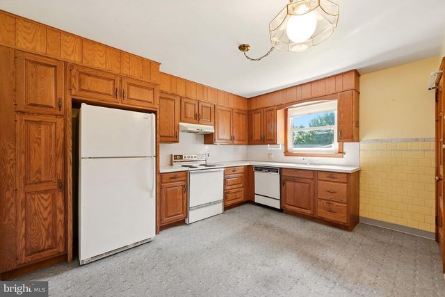 51 QUAKER RD, Mickleton, NJ 08056