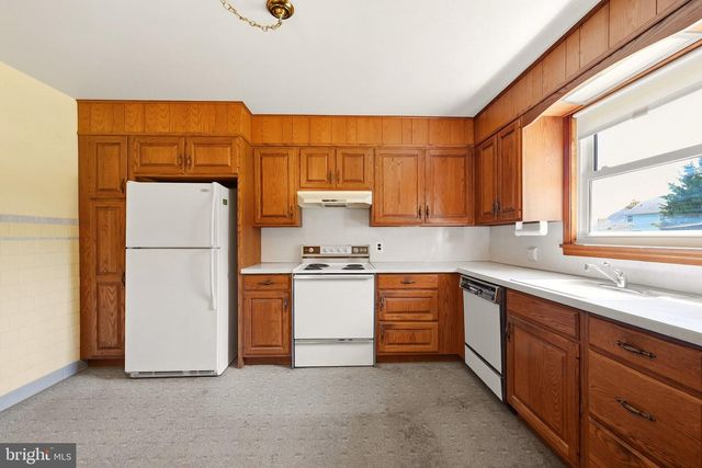 51 QUAKER RD, Mickleton, NJ 08056