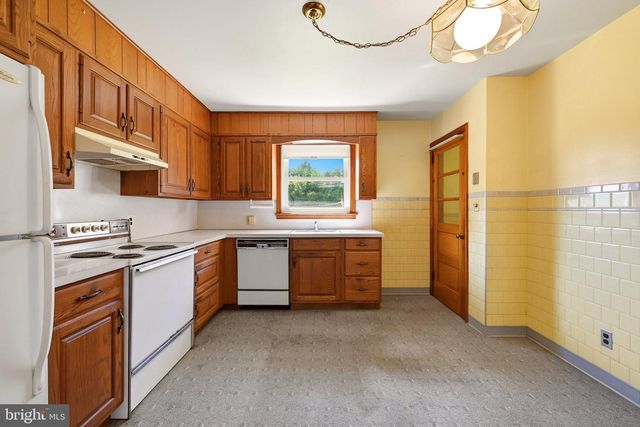 51 QUAKER RD, Mickleton, NJ 08056