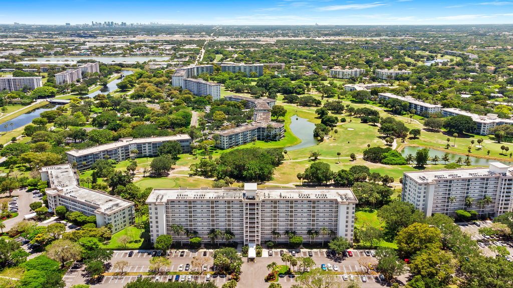 3510 Oaks Way 1002, Pompano Beach, FL 33069