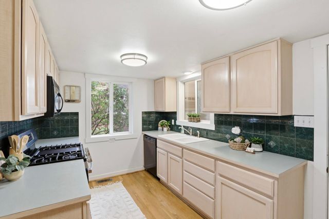614 E Glass Ave, Spokane, WA 99207