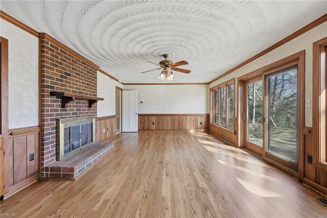 9234 Poplar Point LN, Smithfield, VA 23430