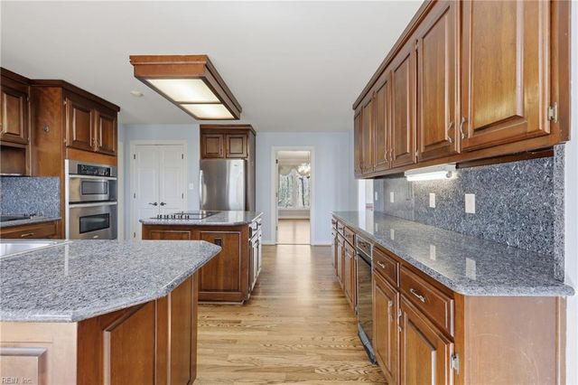 9234 Poplar Point LN, Smithfield, VA 23430