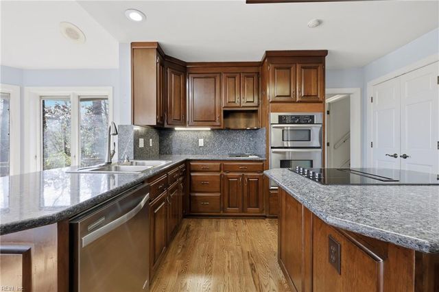 9234 Poplar Point LN, Smithfield, VA 23430