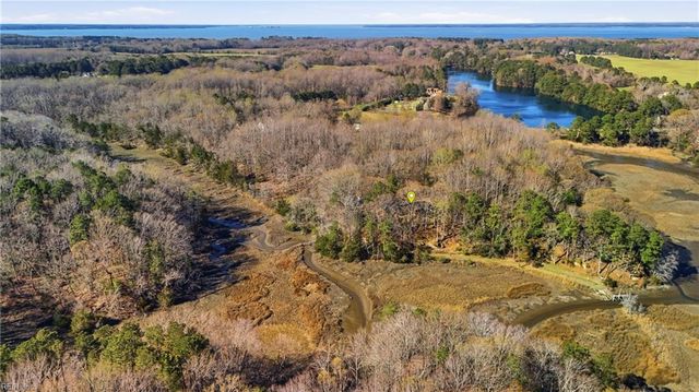 9234 Poplar Point LN, Smithfield, VA 23430