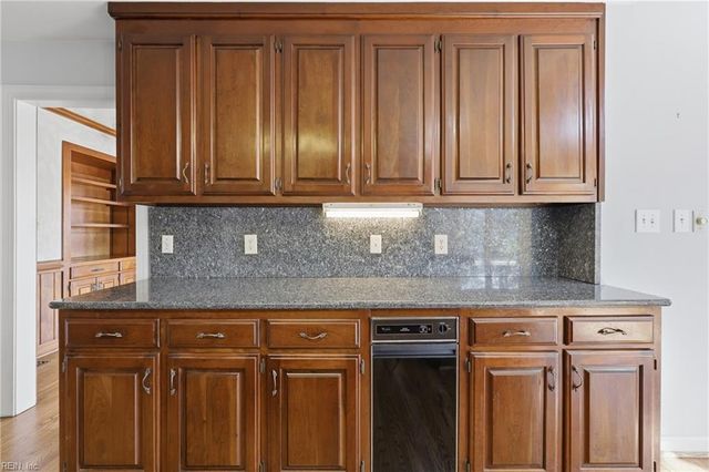 9234 Poplar Point LN, Smithfield, VA 23430