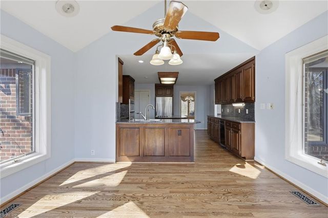 9234 Poplar Point LN, Smithfield, VA 23430