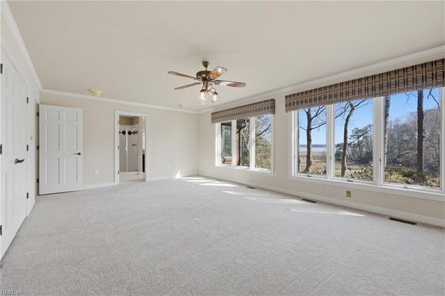 9234 Poplar Point LN, Smithfield, VA 23430