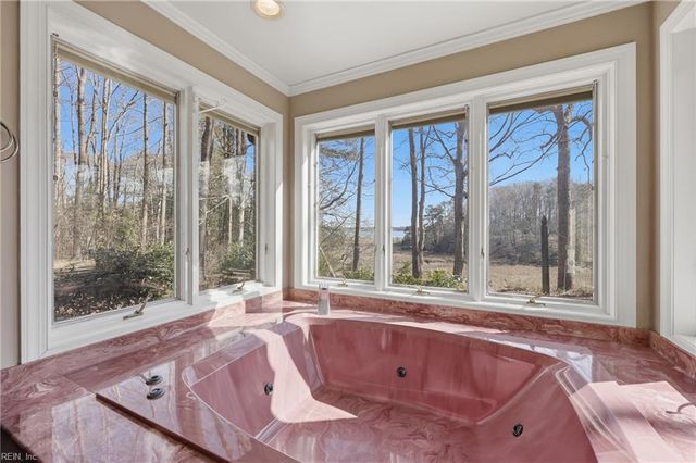 9234 Poplar Point LN, Smithfield, VA 23430