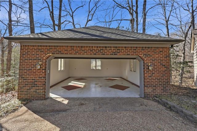 9234 Poplar Point LN, Smithfield, VA 23430