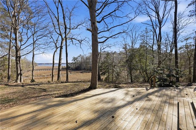 9234 Poplar Point LN, Smithfield, VA 23430