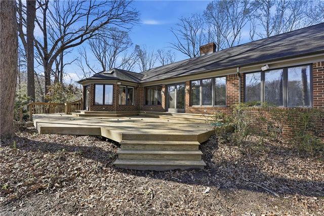 9234 Poplar Point LN, Smithfield, VA 23430