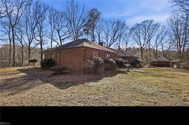 9234 Poplar Point LN, Smithfield, VA 23430