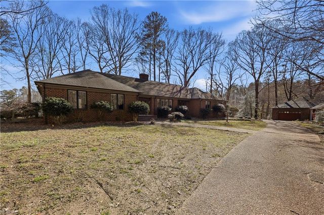 9234 Poplar Point LN, Smithfield, VA 23430