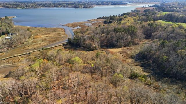 9234 Poplar Point LN, Smithfield, VA 23430