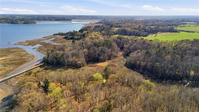 9234 Poplar Point LN, Smithfield, VA 23430