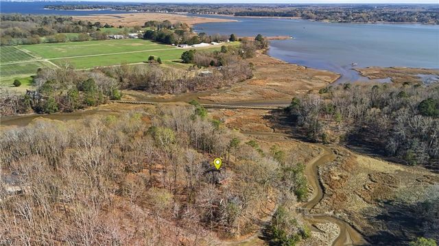 9234 Poplar Point LN, Smithfield, VA 23430