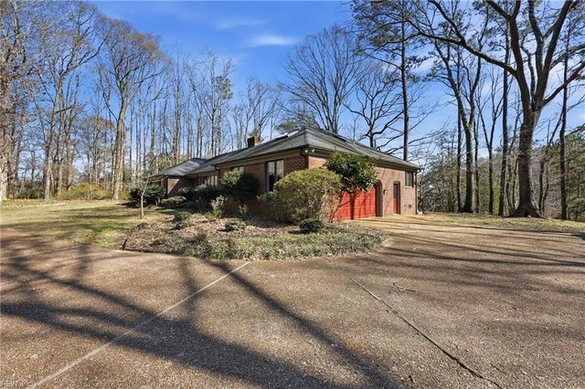 9234 Poplar Point LN, Smithfield, VA 23430