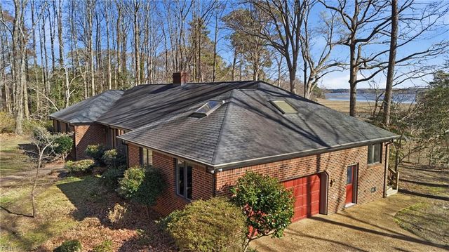 9234 Poplar Point LN, Smithfield, VA 23430