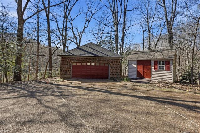 9234 Poplar Point LN, Smithfield, VA 23430