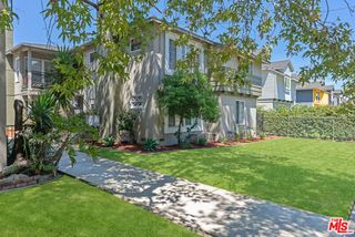 16021 Victory Boulevard, Van Nuys (los Angeles), CA 91406