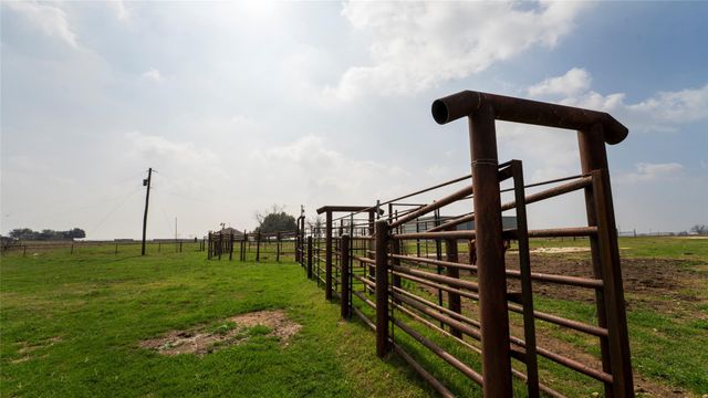 659 County Road 463, Thorndale, TX 76577
