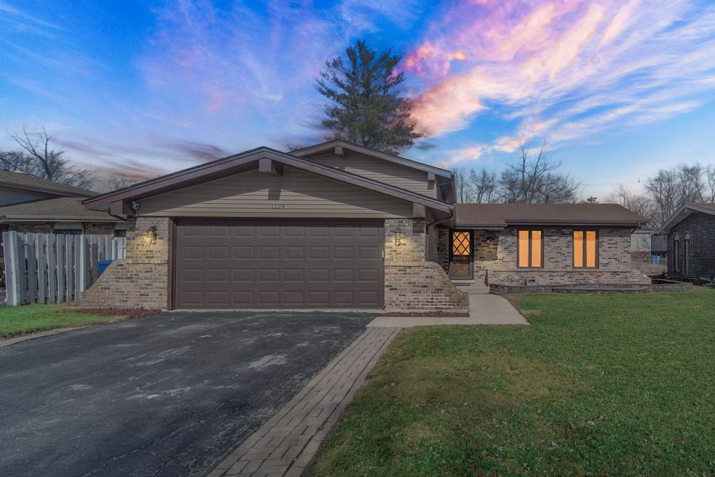 1124 Jamie Lane, Homewood, IL 60430