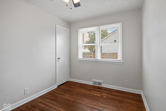 229 N 16th Avenue, Beech Grove, IN 46107