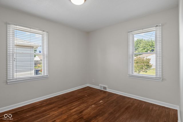 229 N 16th Avenue, Beech Grove, IN 46107