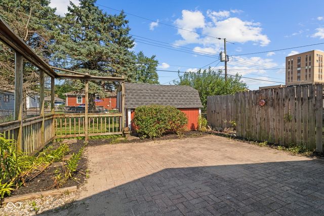 229 N 16th Avenue, Beech Grove, IN 46107