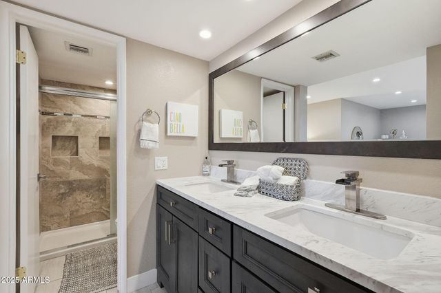 7557 N DREAMY DRAW Drive 264, Phoenix, AZ 85020