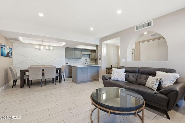 7557 N DREAMY DRAW Drive 264, Phoenix, AZ 85020