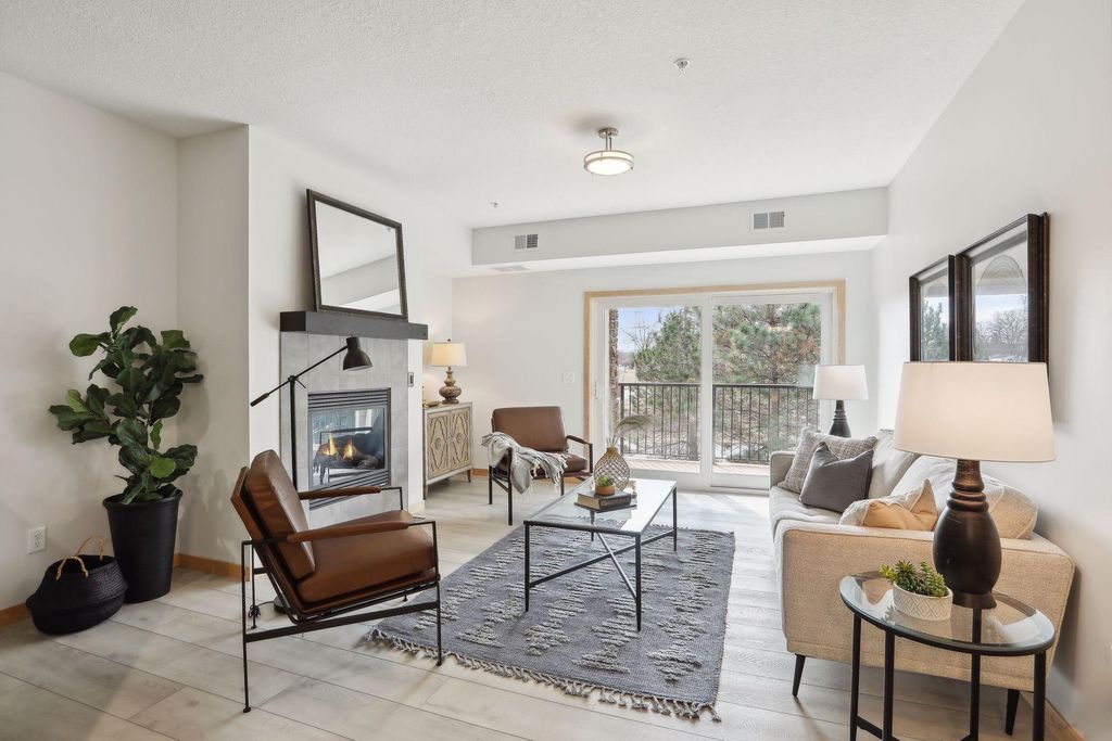 10806 S Shore Drive 103, Plymouth, MN 55441