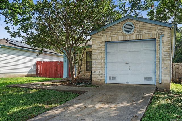 2602 Buffalo Pass Dr, San Antonio, TX 78245