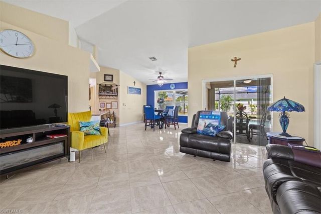 605 SE 22nd ST, Cape Coral, FL 33990