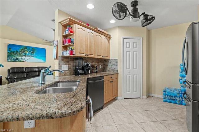 605 SE 22nd ST, Cape Coral, FL 33990