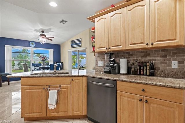 605 SE 22nd ST, Cape Coral, FL 33990