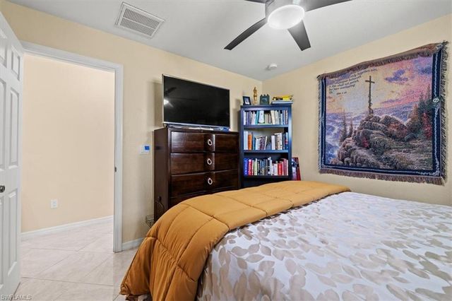 605 SE 22nd ST, Cape Coral, FL 33990