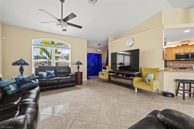 605 SE 22nd ST, Cape Coral, FL 33990