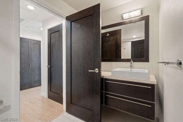 8925 West Flamingo Road 102, Las Vegas, NV 89147