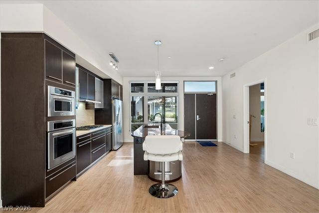 8925 West Flamingo Road 102, Las Vegas, NV 89147