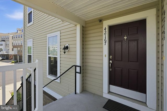 42167 CANARY GRASS SQ, Aldie, VA 20105