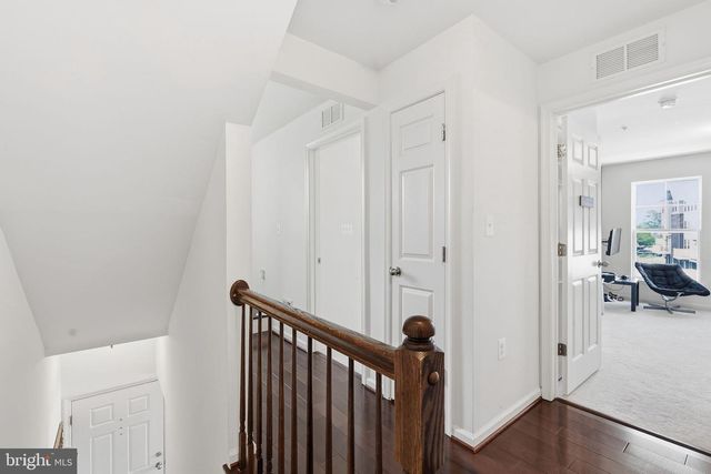42167 CANARY GRASS SQ, Aldie, VA 20105