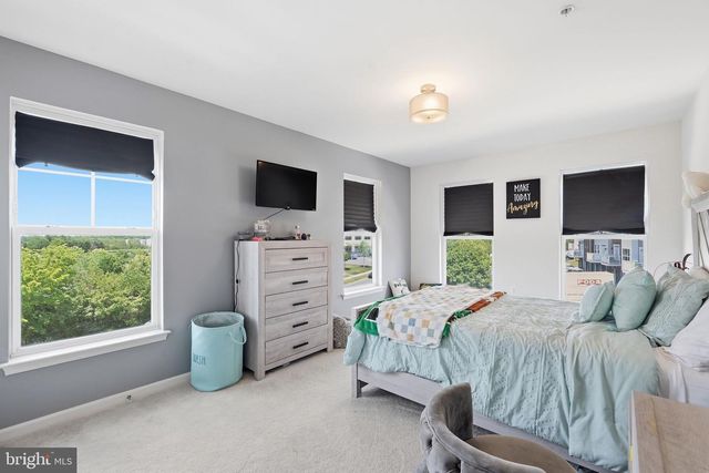 42167 CANARY GRASS SQ, Aldie, VA 20105