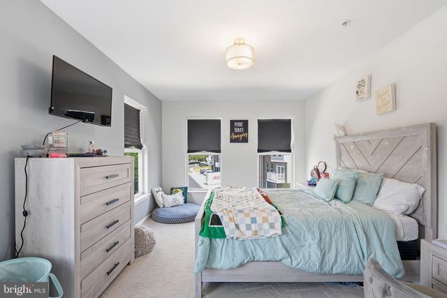 42167 CANARY GRASS SQ, Aldie, VA 20105