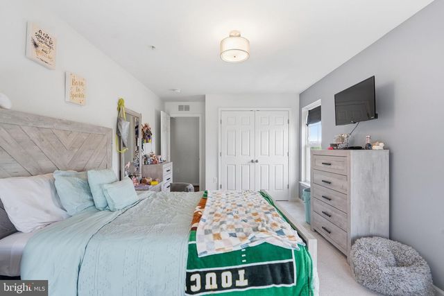 42167 CANARY GRASS SQ, Aldie, VA 20105