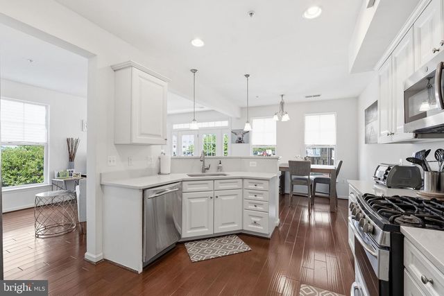 42167 CANARY GRASS SQ, Aldie, VA 20105