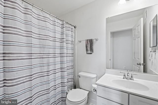 42167 CANARY GRASS SQ, Aldie, VA 20105